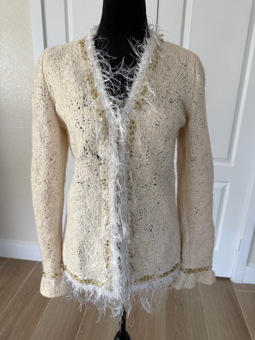 Vintage Richard Grand Cashmere Cream V-Neck Feather Trim Knit Sweater Cardigan